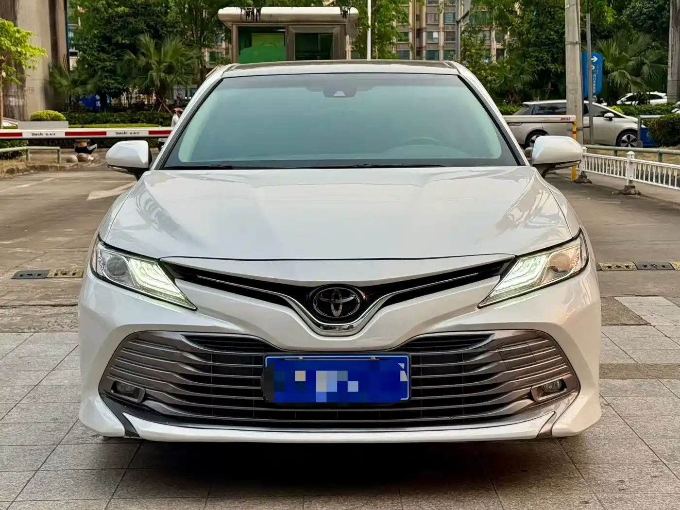 Toyota Camry 2018 2.5G Luxury Edition фото 2
