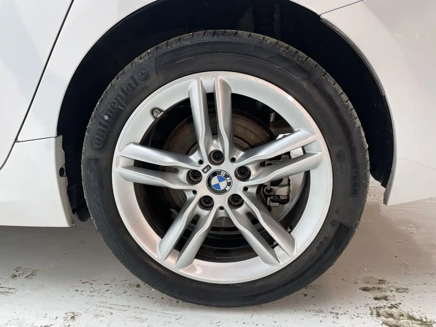 BMW 1 Series 2023 120i M Sport Shadow Edition фото 16