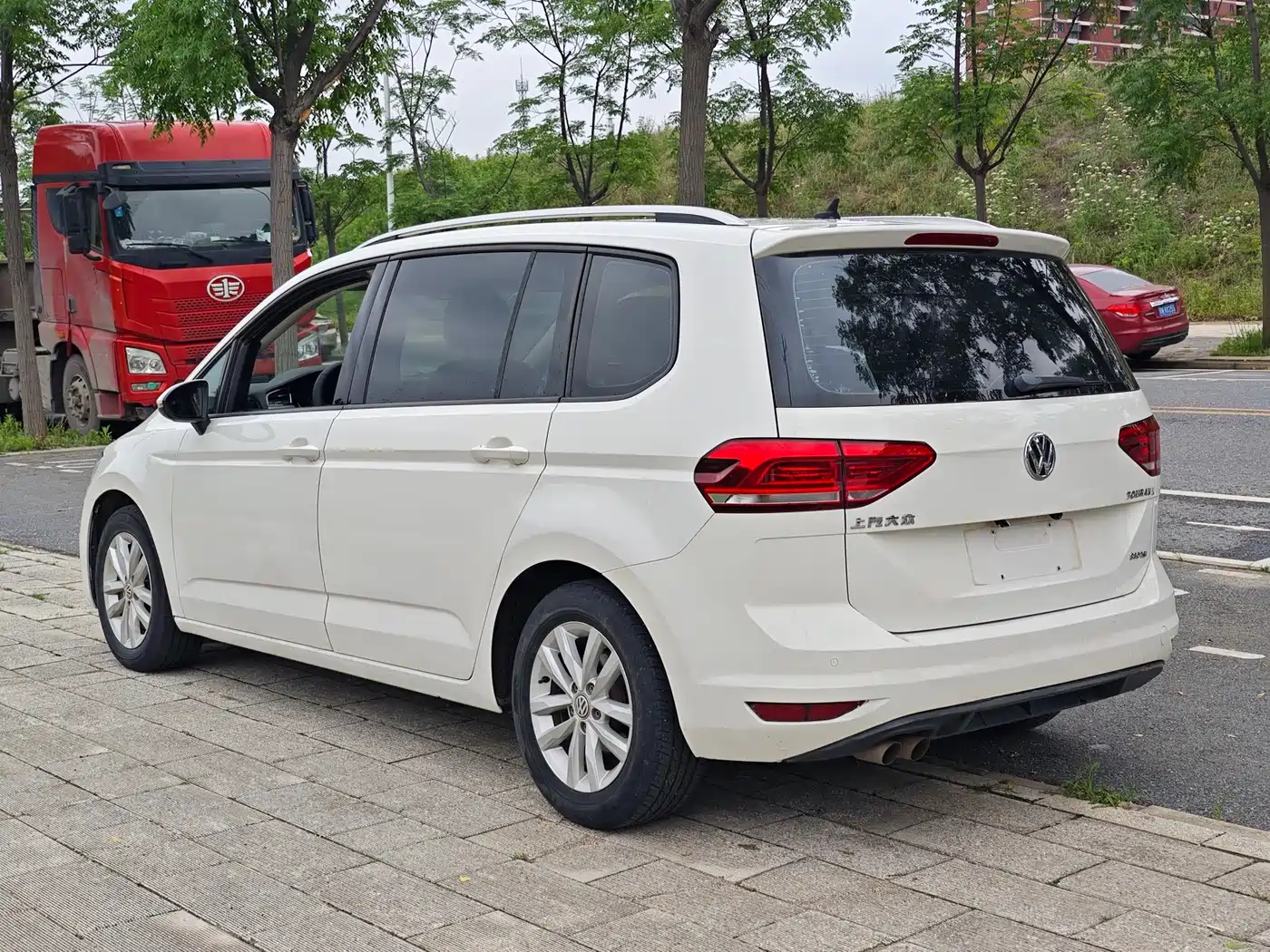 Volkswagen Touran 2016 Touran L 280TSI DSG Comfortline фото 9