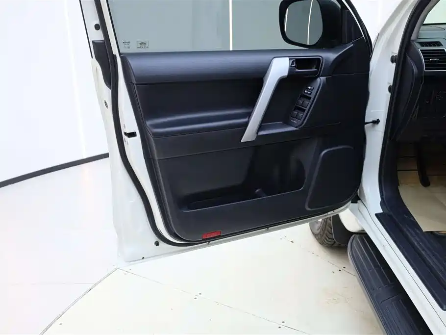 Toyota Prado 2016 2.7L Auto Luxury Edition фото 17