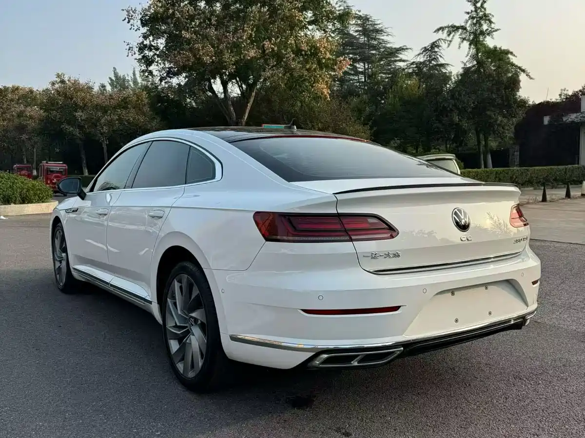 Volkswagen FAW-Volkswagen CC 2023 380TSI Eye-catching Edition фото 6