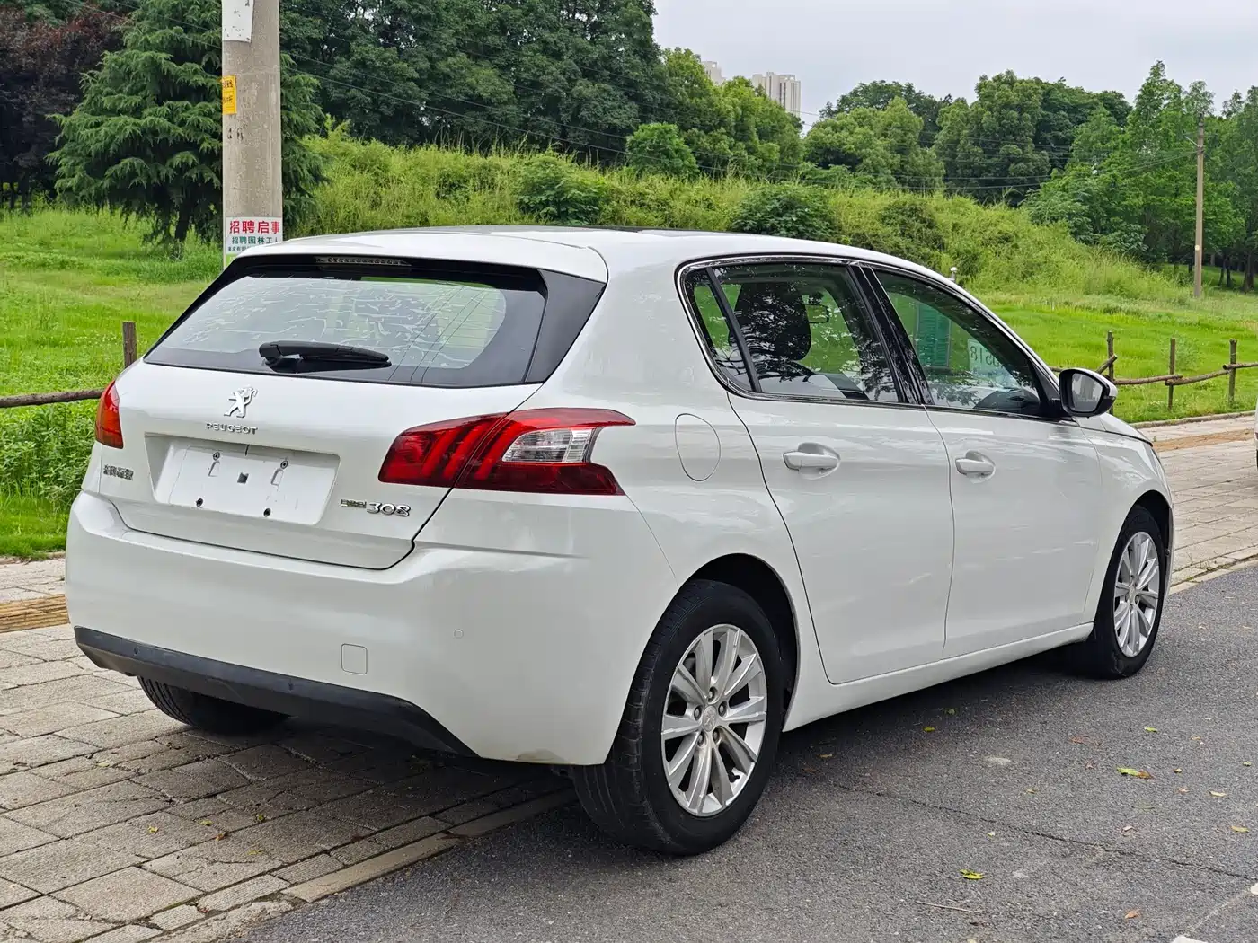 Peugeot 308S 2015 1.2T Auto Dynamic Edition фото 7
