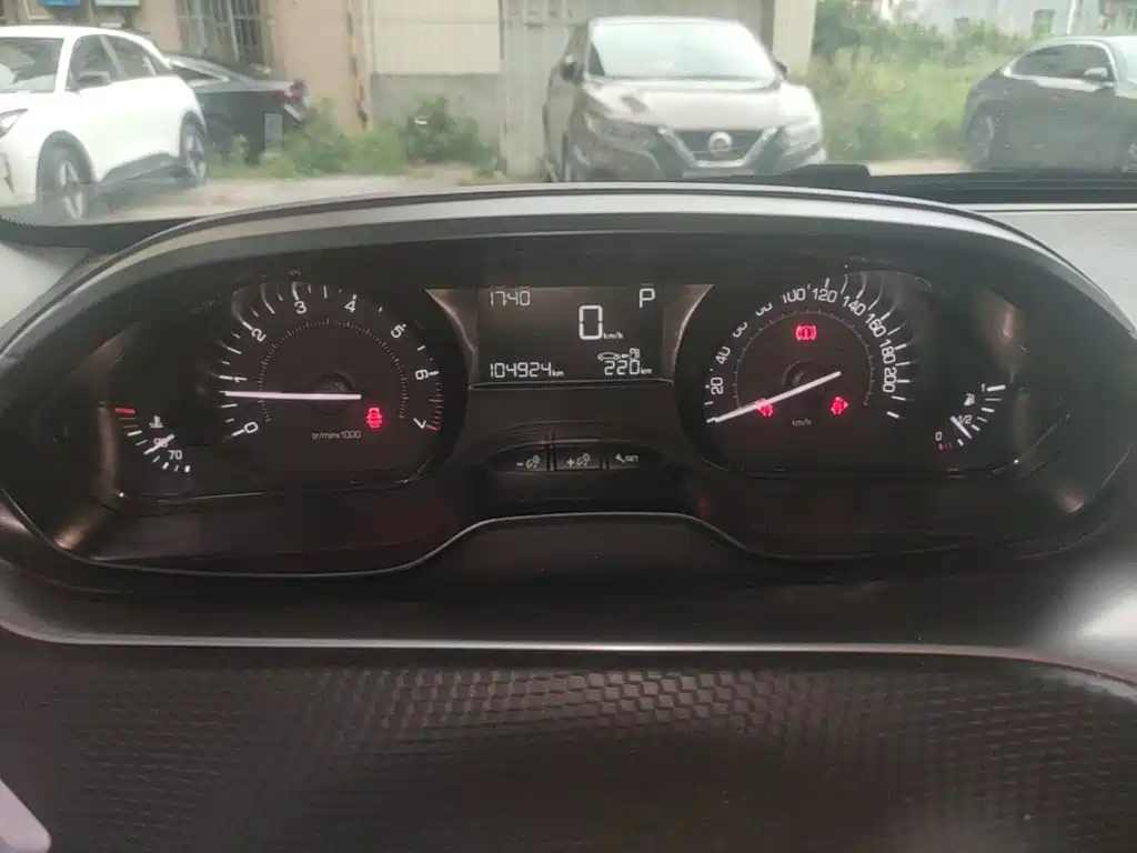 صورة 12 - Peugeot 2008