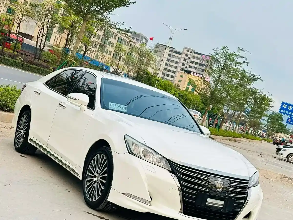 Toyota Crown 2018 2.0T Premium Edition фото 3