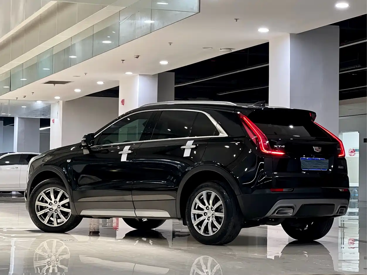 CADILLAC XT4