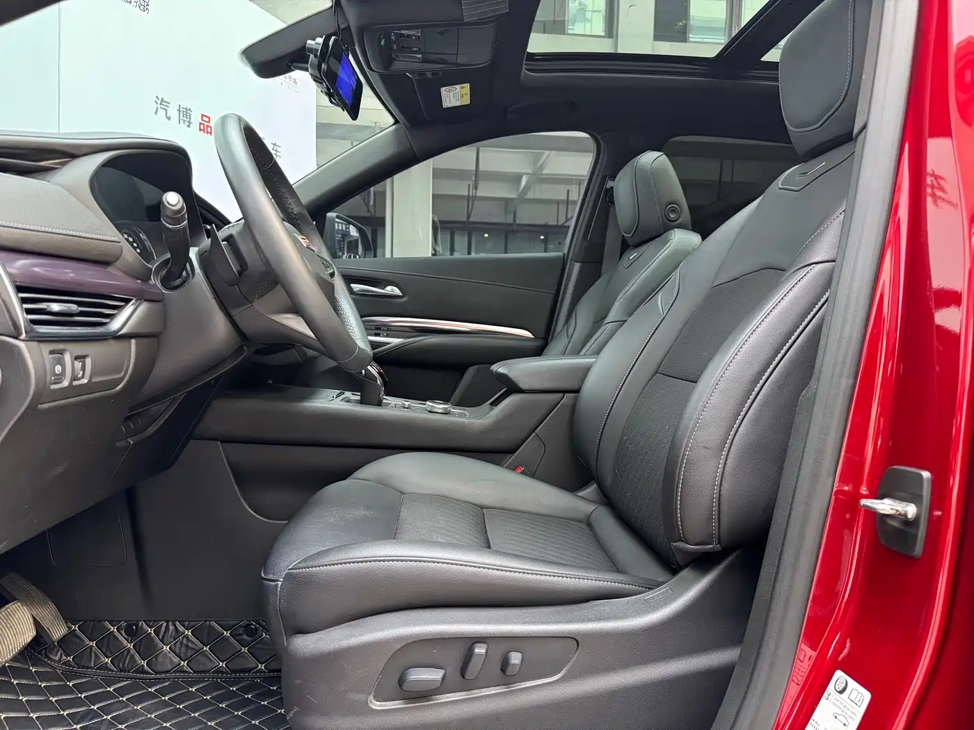 CADILLAC XT4
