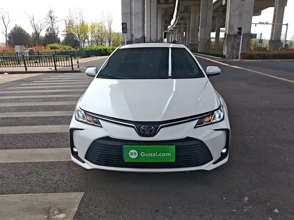 Toyota Corolla 2021 Hybrid 1.8L E-CVT Pioneer Edition фото 3