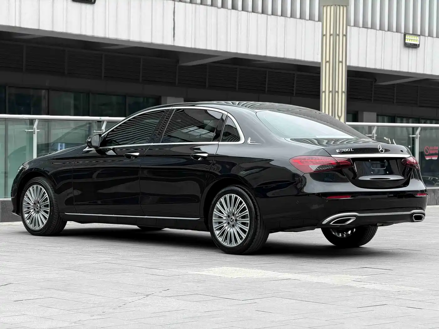 Mercedes-Benz E-Class 2023 E 300 L Fashion фото 15