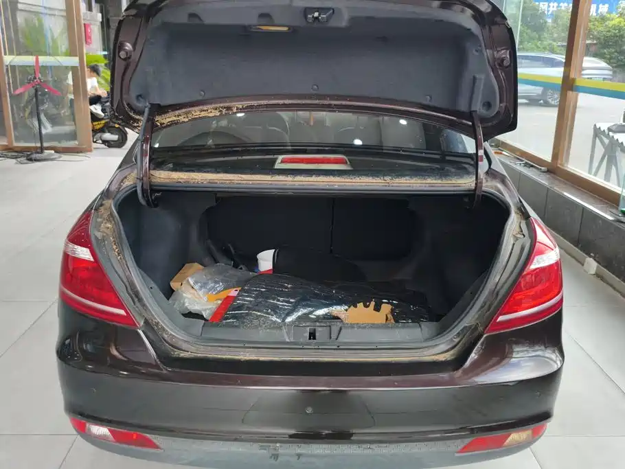 Фото 4 - Geely Emgrand