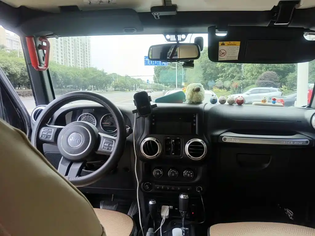 Photo 12 - Jeep Wrangler