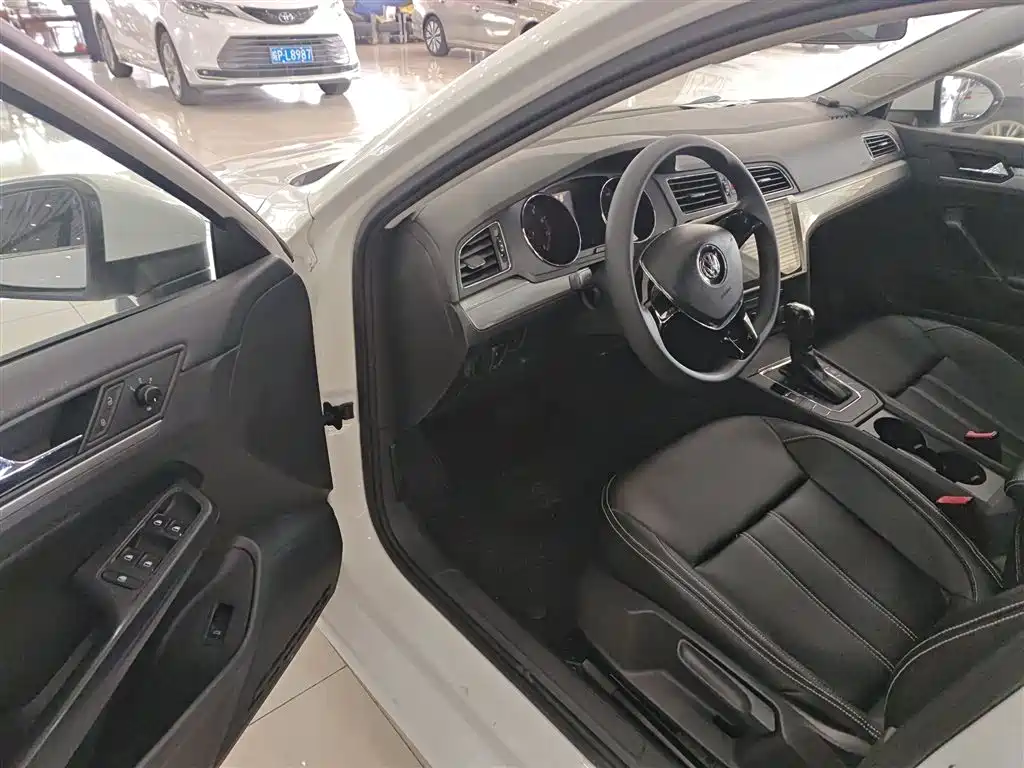 Volkswagen Lamando 2017 230TSI DSG Trend Edition фото 16