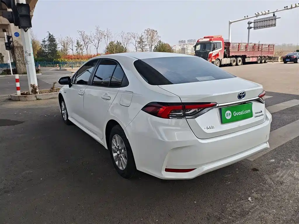 Toyota Corolla 2021 Hybrid 1.8L E-CVT Pioneer Edition фото 5