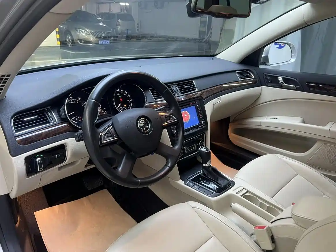 Škoda Superb 2014 2.0TSI Premium Edition фото 8