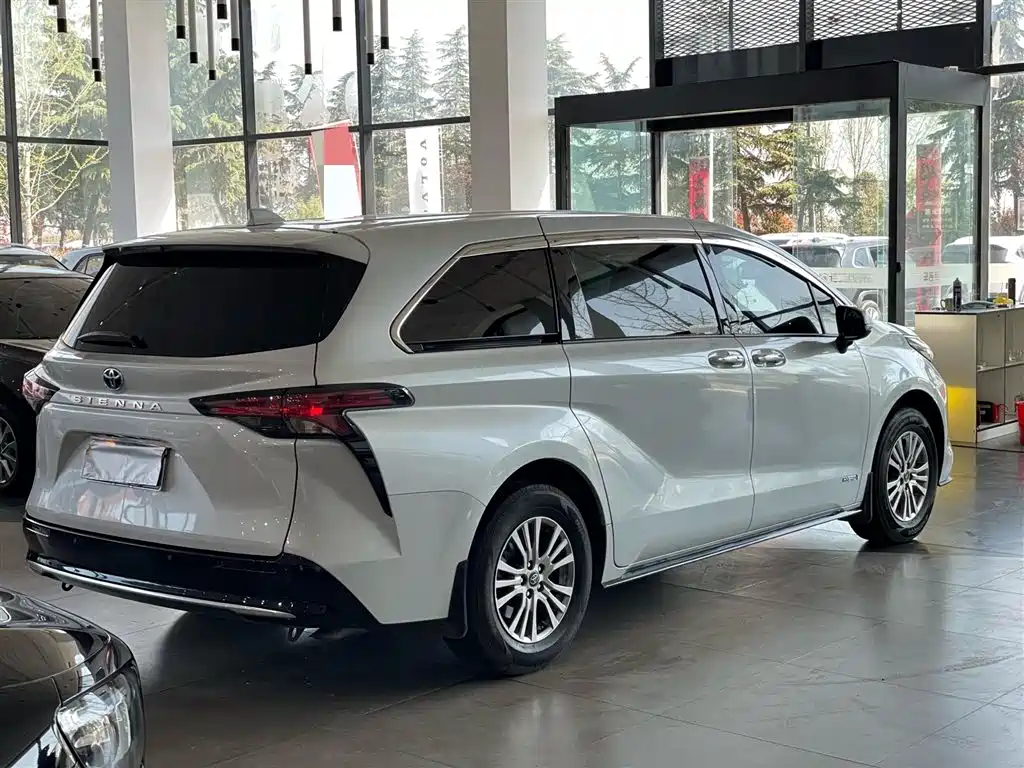 Toyota Sienna 2021 2.5L Hybrid Luxury Edition фото 7