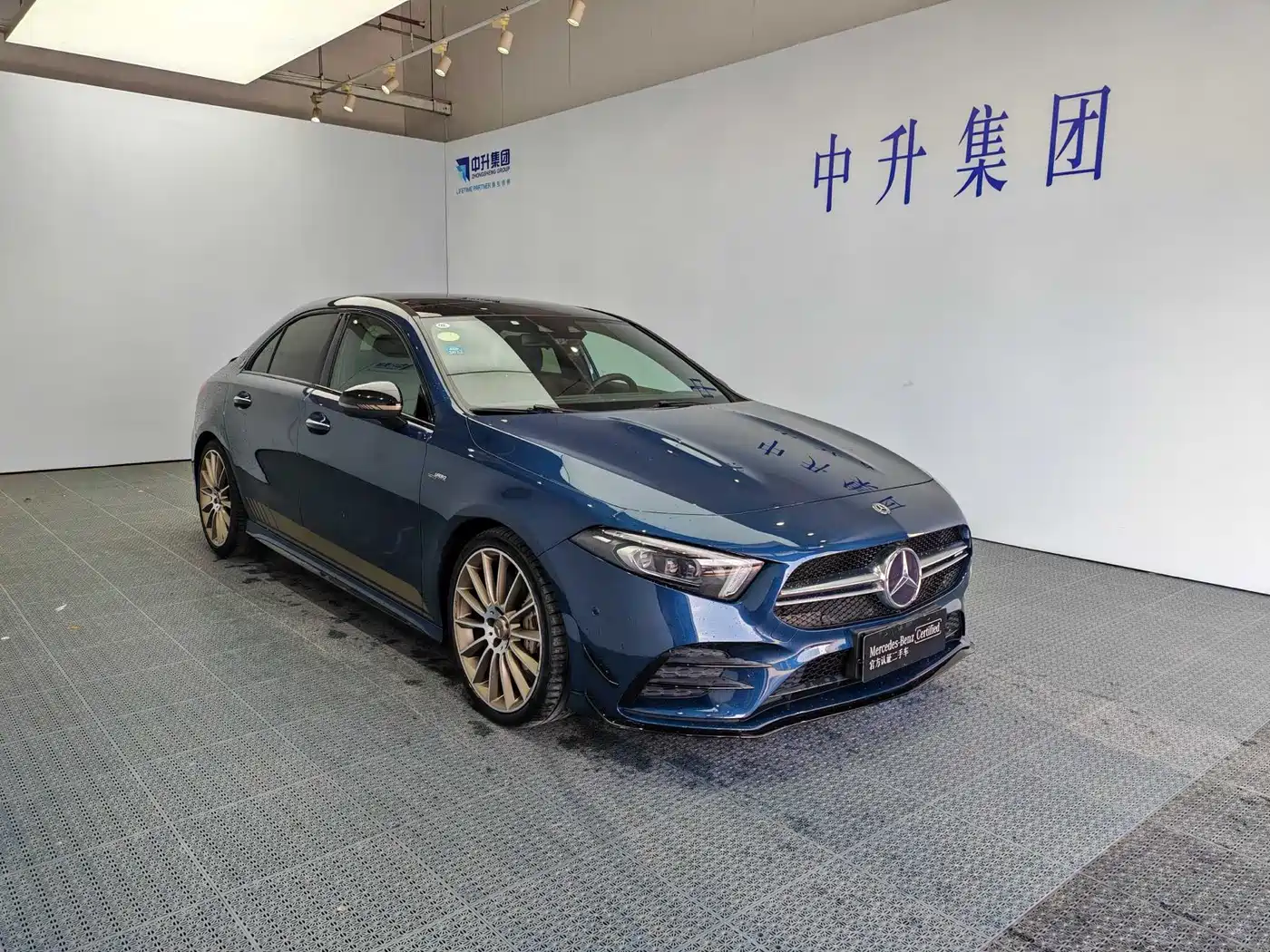 Mercedes-Benz A-Class AMG 2019 AMG A 35 L 4MATIC фото 3