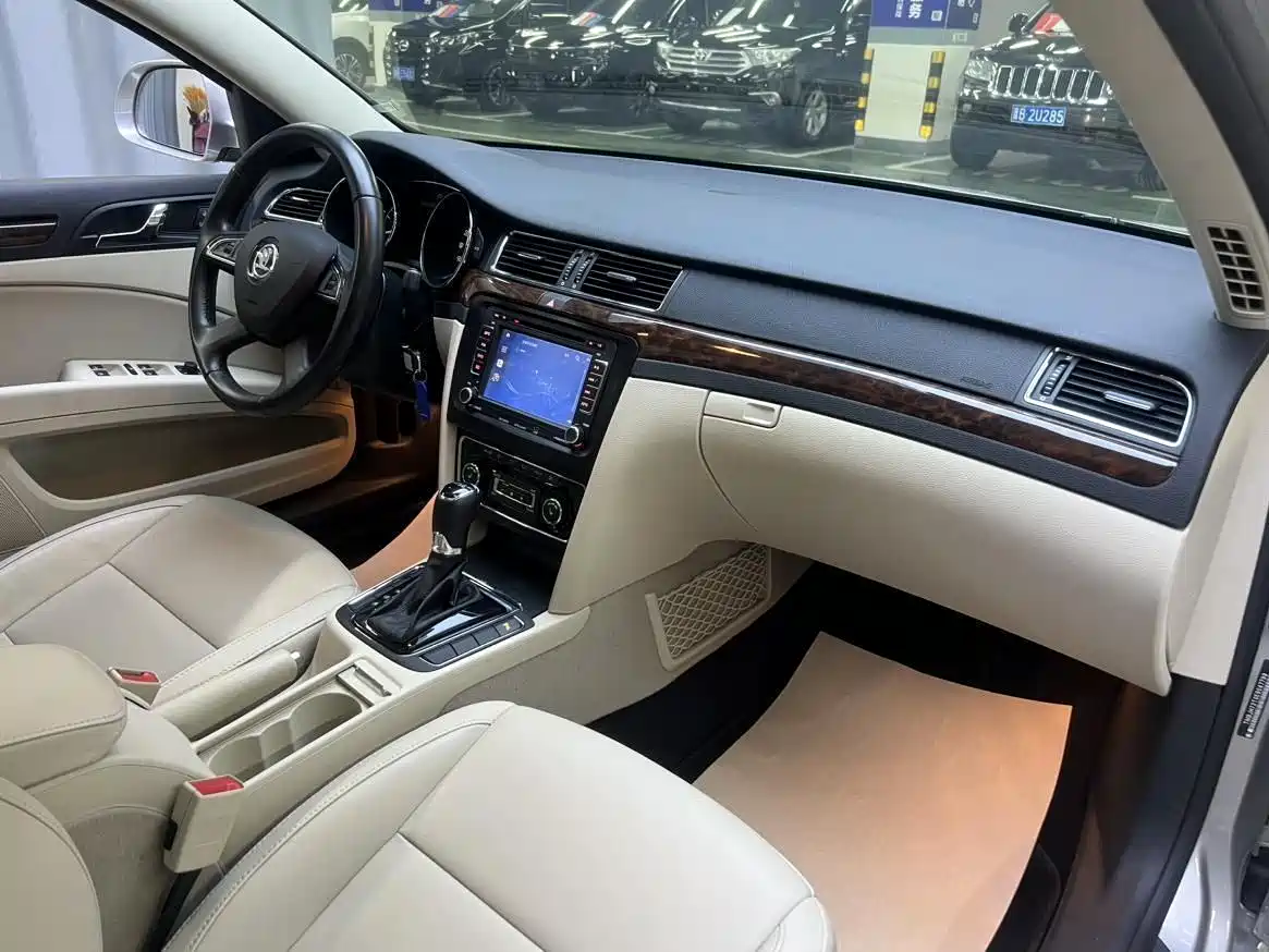 Škoda Superb 2014 2.0TSI Premium Edition фото 11