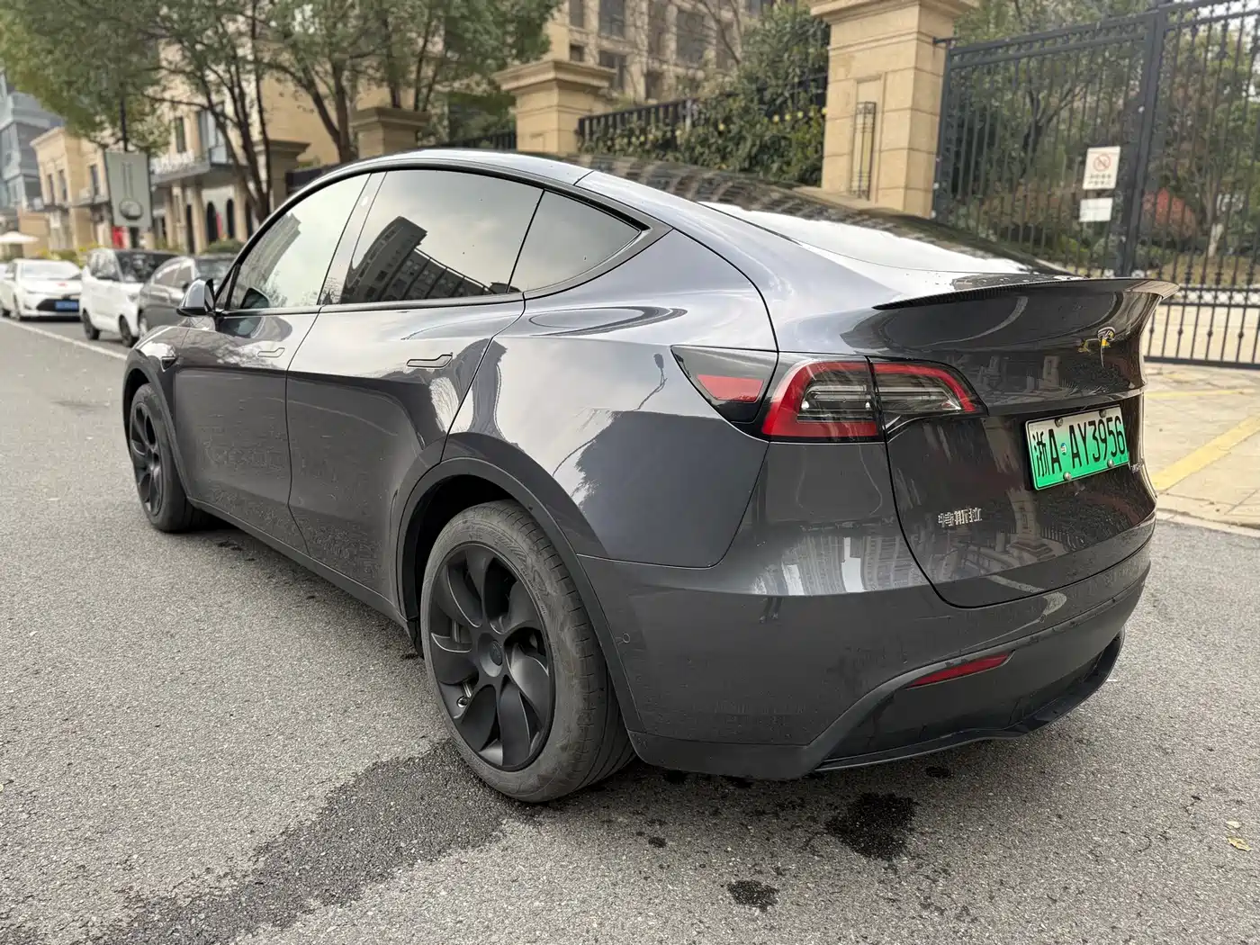 TESLA MODEL Y