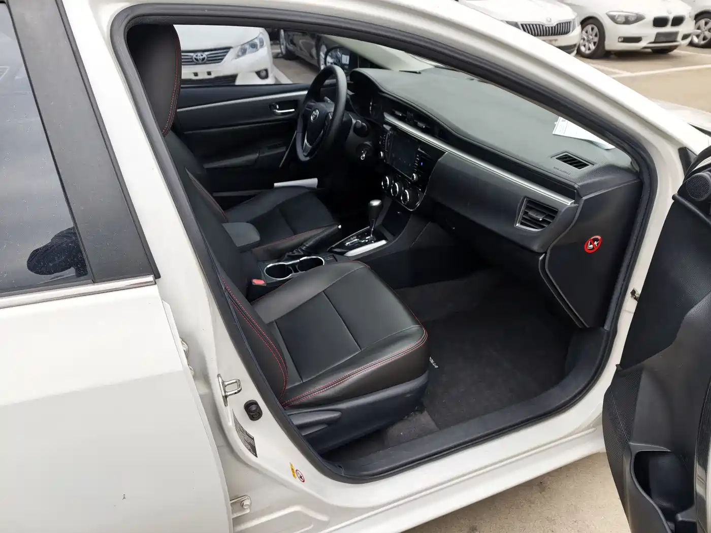Toyota Corolla 2014 1.6L CVT GL-i фото 10