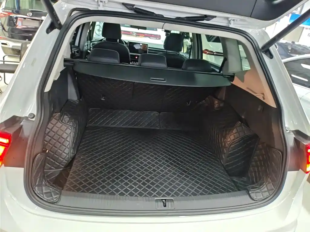 Volkswagen Tiguan L 2024 300TSI Auto 2WD Smart Edition фото 19