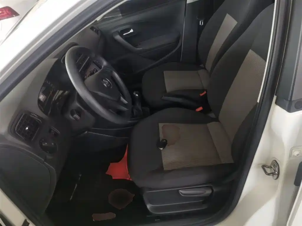 Volkswagen Polo 2016 1.4L Manual Trend фото 15