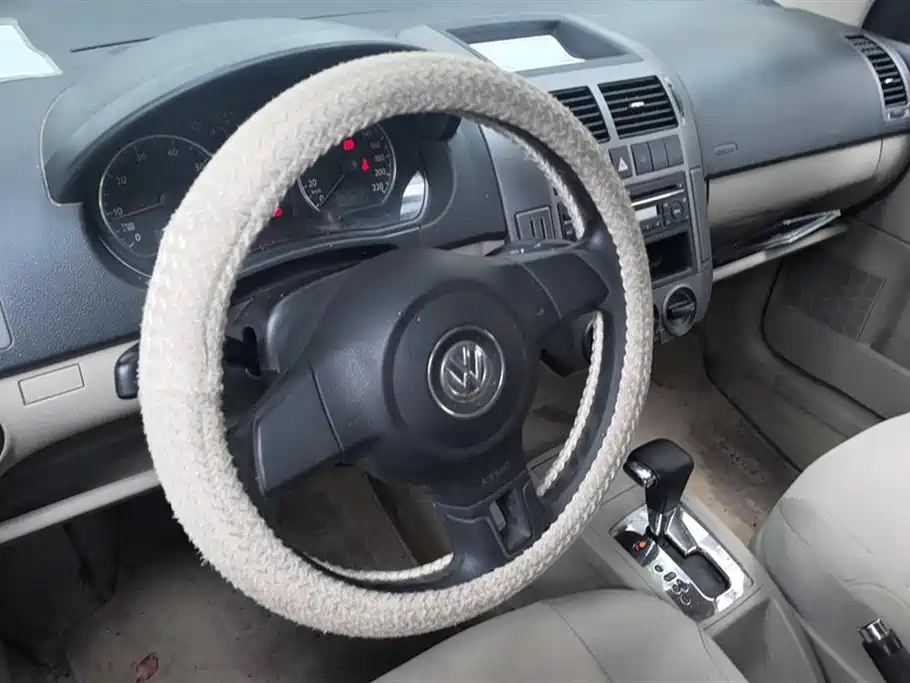 Volkswagen Polo 2011 Jingqu 1.6L Auto Cool Edition фото 12