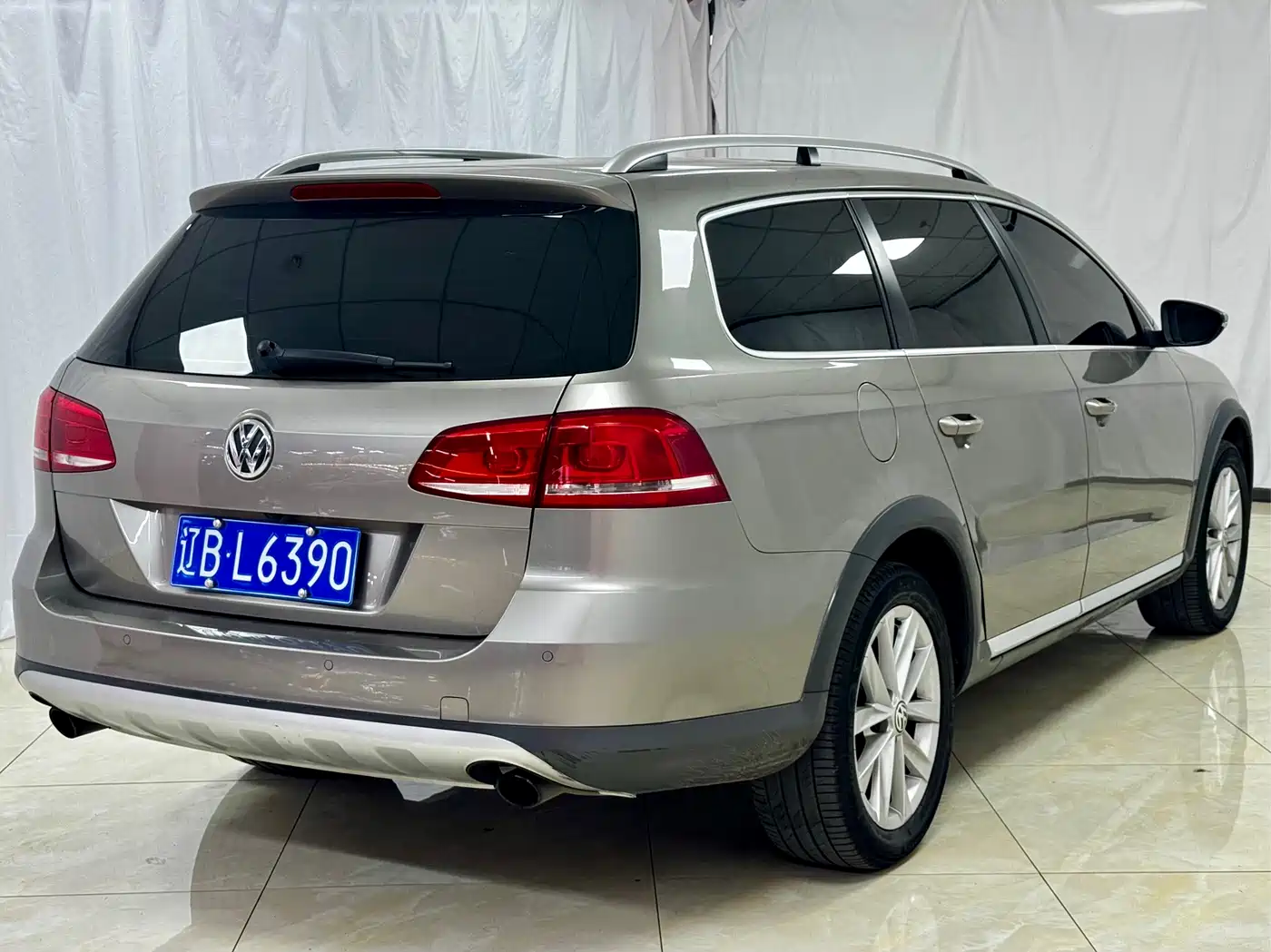 Volkswagen Magotan (Import) 2012 Wagon 2.0TSI 4WD Comfort фото 5