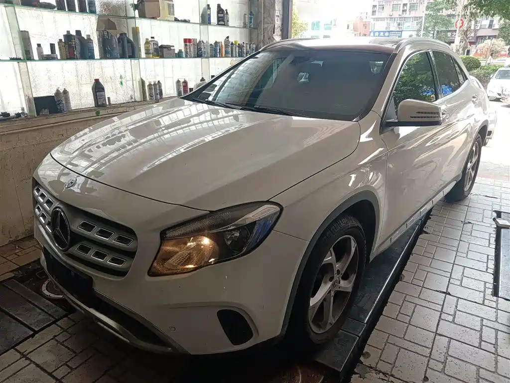 Mercedes-Benz GLA 2018 GLA 200 Dynamic фото 2