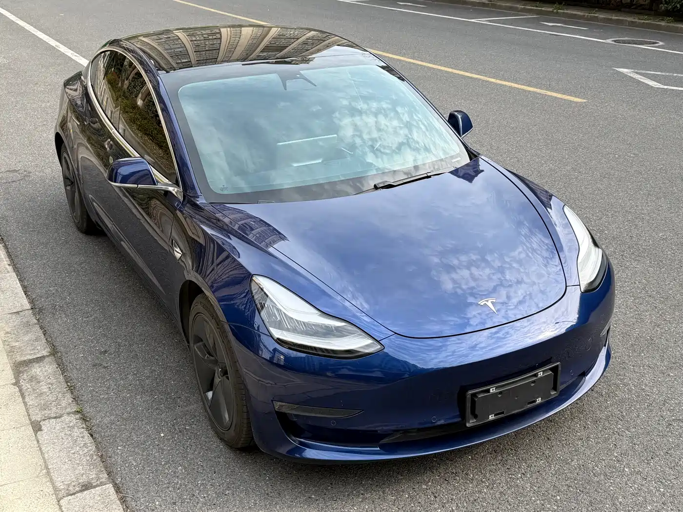 TESLA MODEL 3