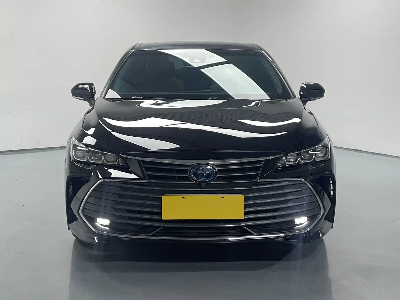 Toyota Avalon 2019 Hybrid 2.5L Limited Flagship Version China V фото 2