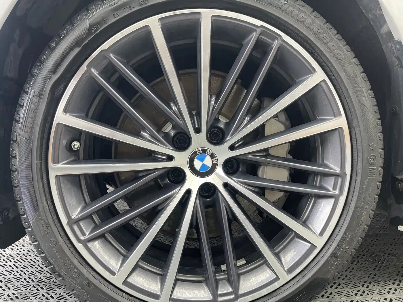 BMW 5 Series 2023 530Li xDrive M Sport Package фото 6
