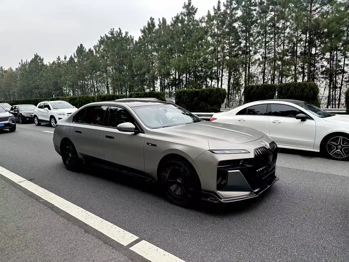 BMW i7 2023 Model xDrive60L M Sport Package фото 2