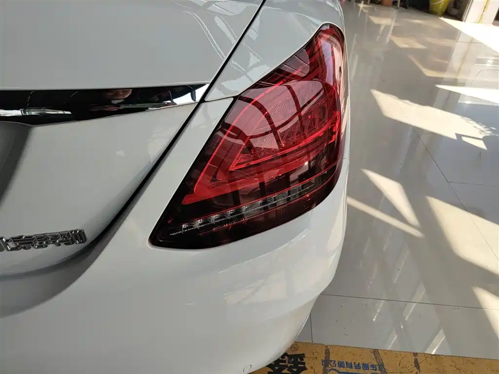 MERCEDES-BENZ CLASS C