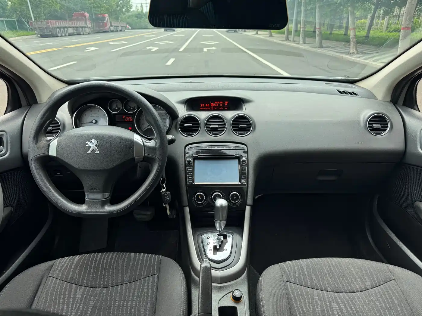 Peugeot 408 2013 2.0L Automatic Comfort Edition фото 10