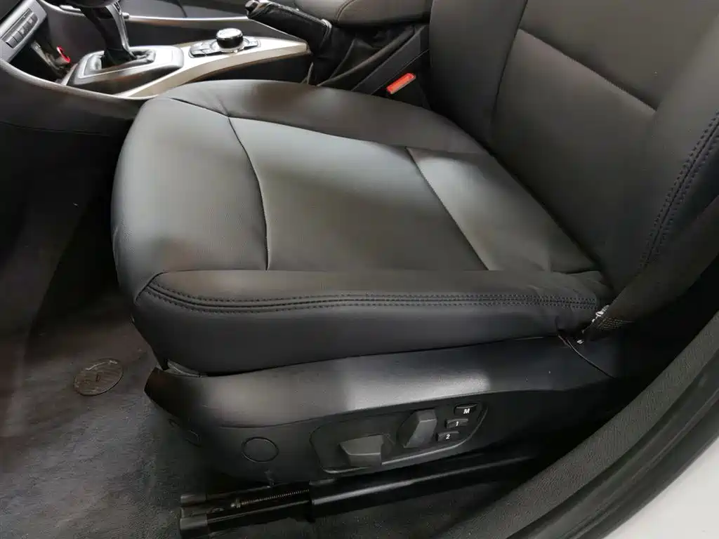 BMW X1 2014 sDrive18i Fashion Edition фото 20