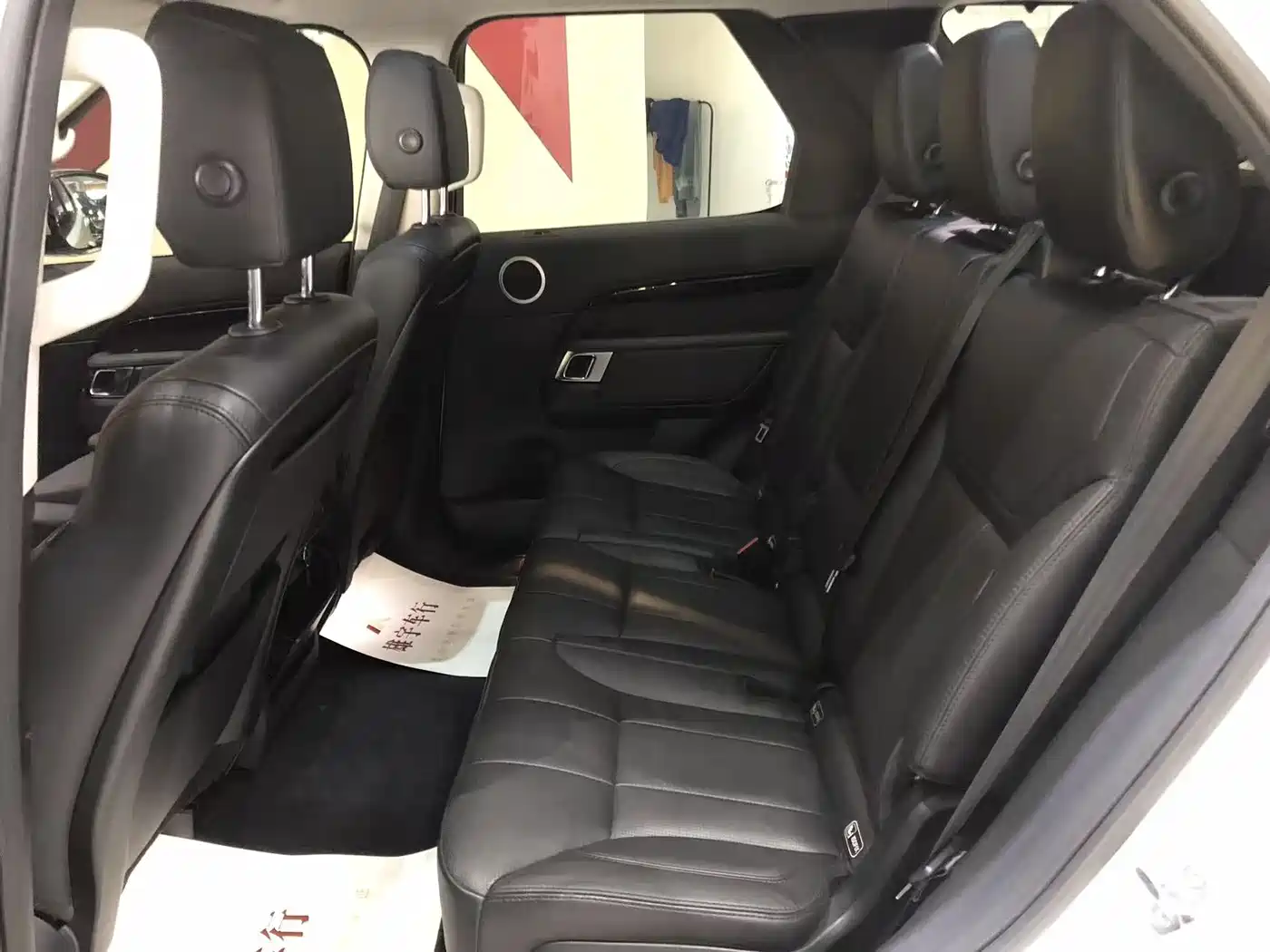 Land Rover Discovery 2018 3.0 SC V6 SE фото 12