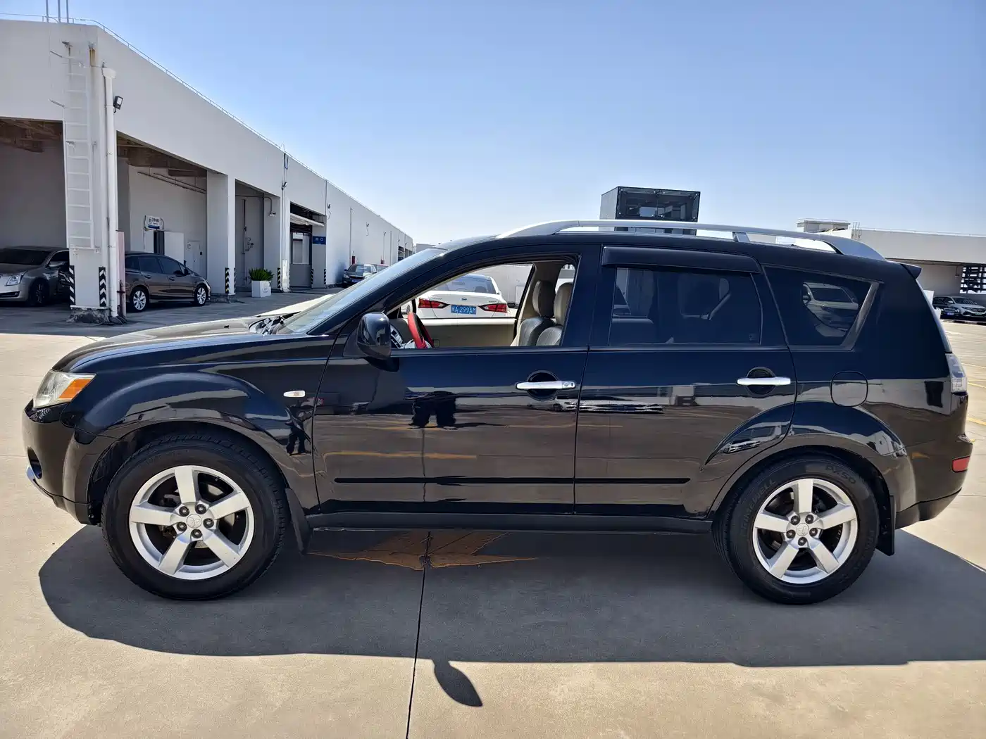 Mitsubishi Outlander (Import) 2008 Model 3.0 Luxury фото 3