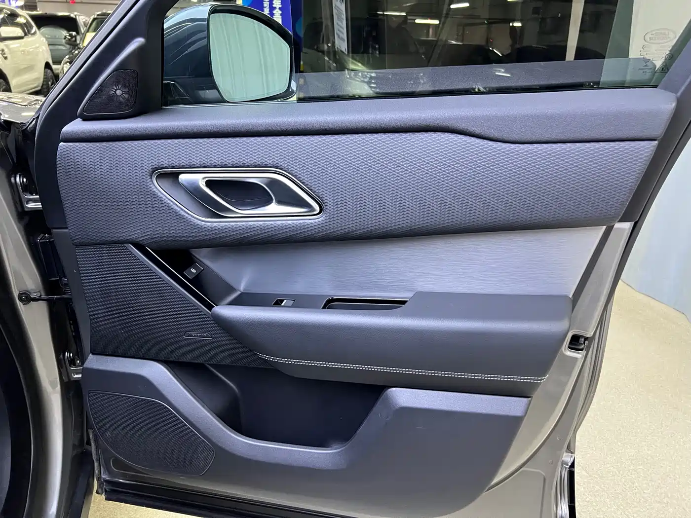 Land Rover Range Rover Velar 2019 250PS R-DYNAMIC S фото 13