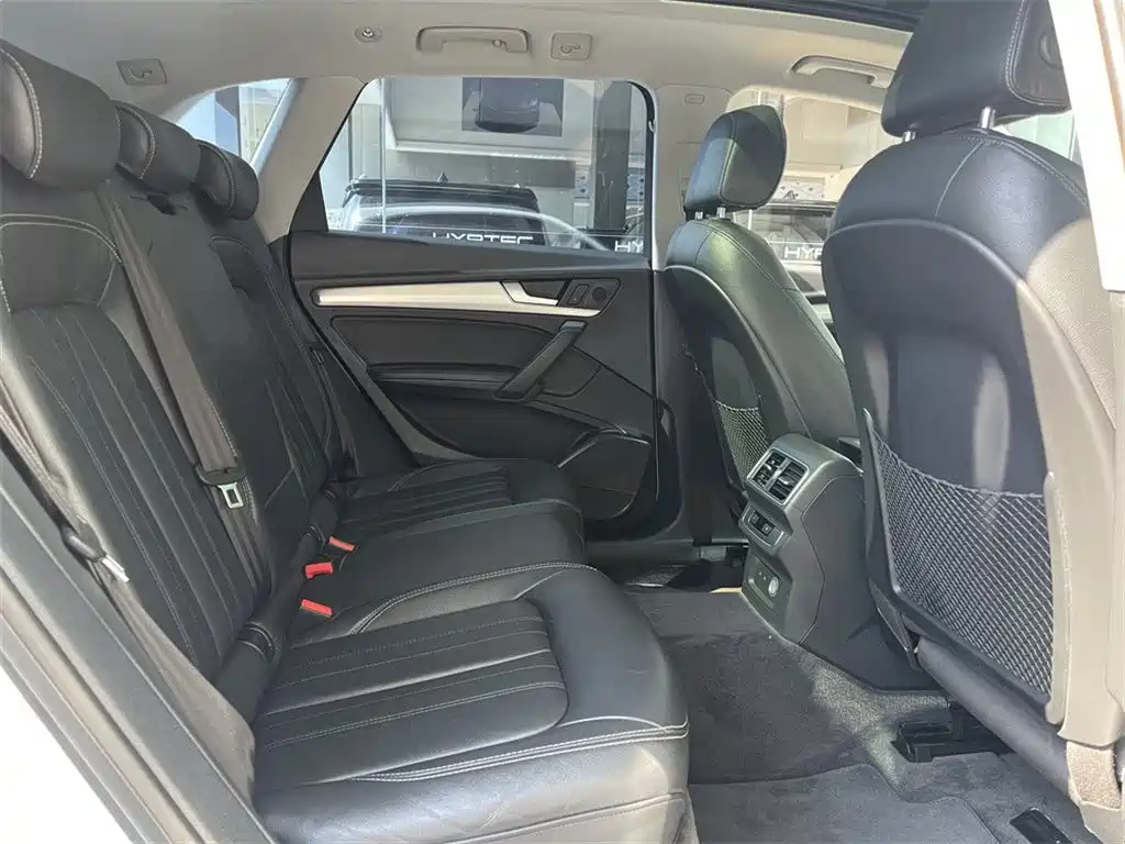 Audi Q5L 2020 Facelift 40 TFSI Honor Fashion фото 7