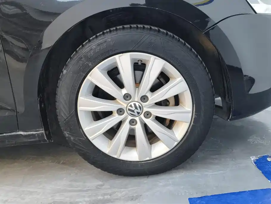 Volkswagen Sagitar 2014 Facelift 1.6L Manual Leading Version фото 6