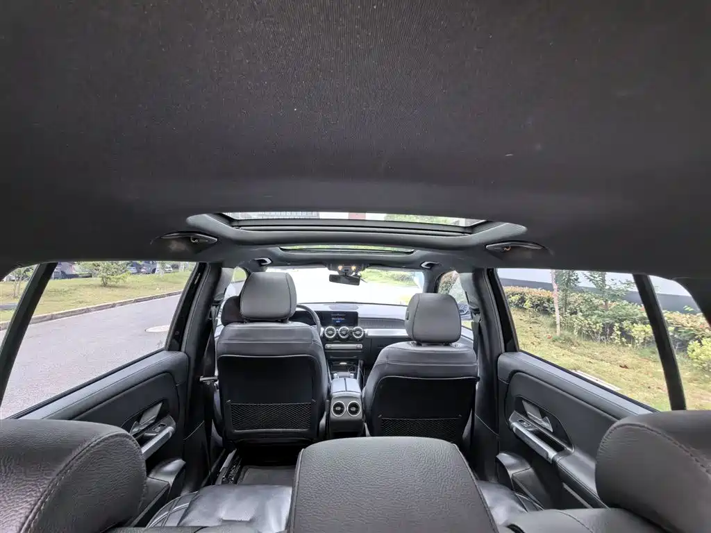 MERCEDES-BENZ GLB
