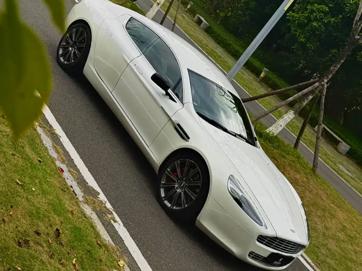 Aston Martin Rapide 2010 6.0L фото 3