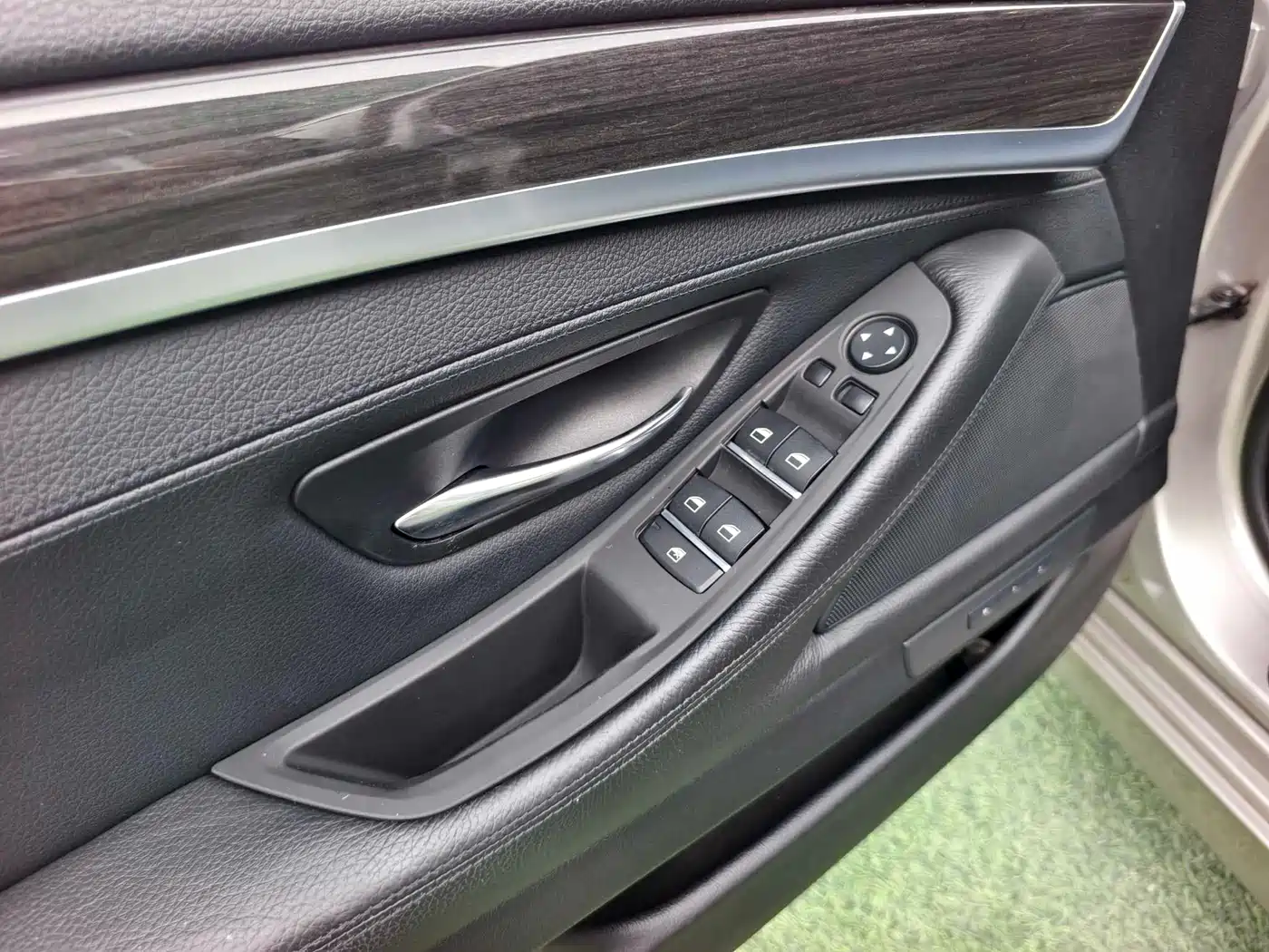 BMW 5 Series 2012 535Li Leadership фото 7