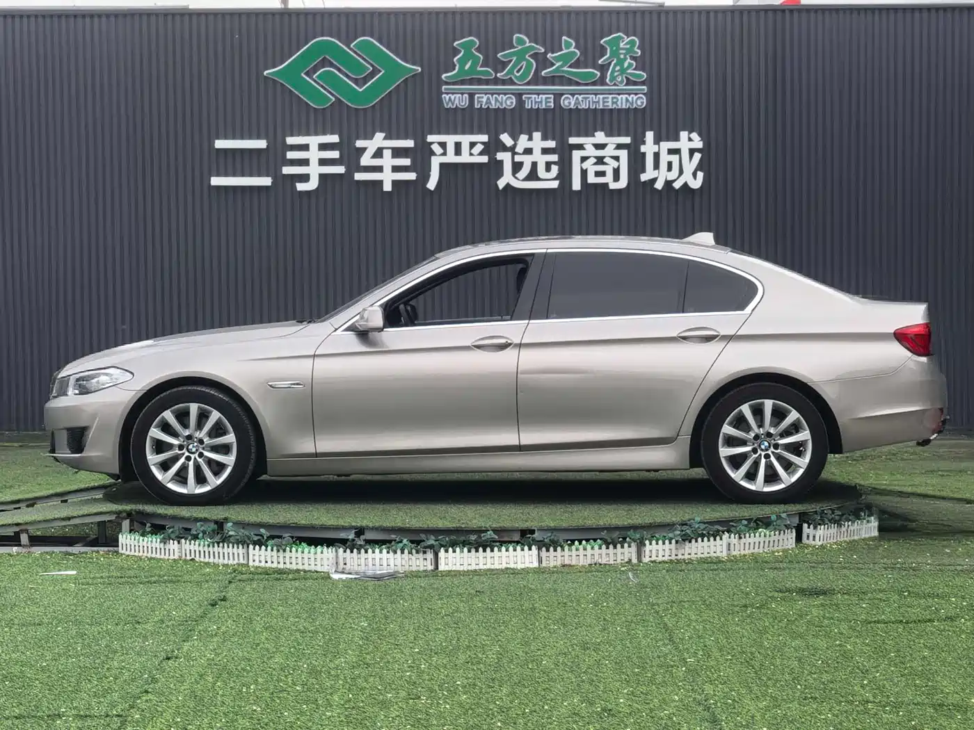 BMW 5 Series 2012 535Li Leadership фото 21