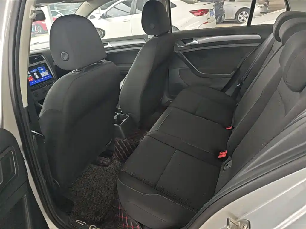 Volkswagen Golf 2015 1.6L Automatic Fashion фото 17