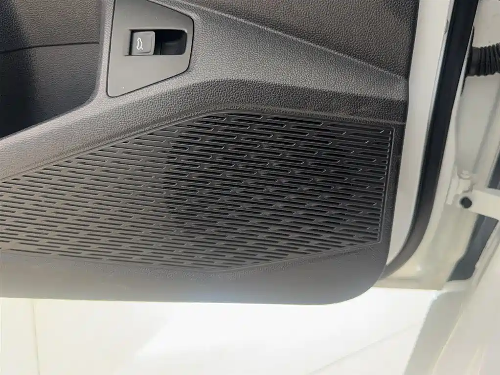 Volkswagen Sagitar 2023 300TSI DSG Surpassing Edition фото 8