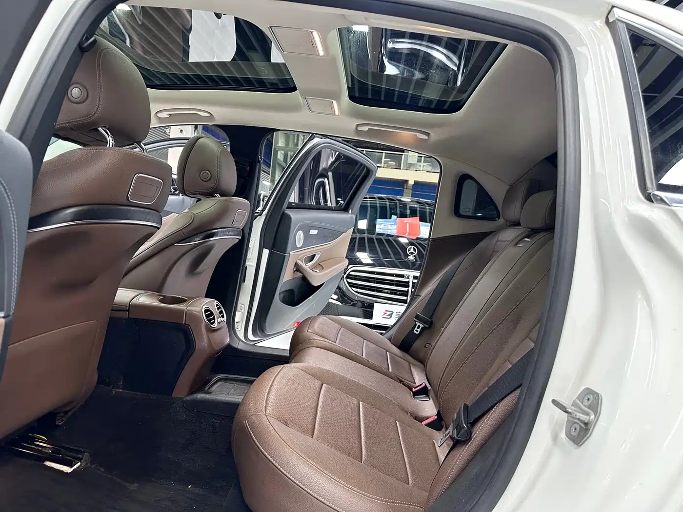 Mercedes-Benz E-Class 2018 E 200 L Sport фото 13