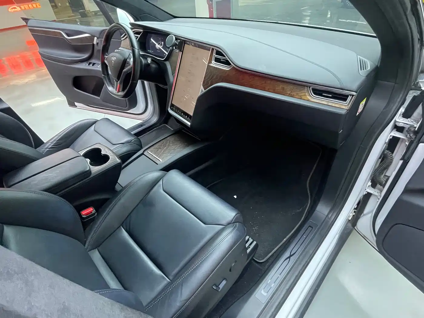 TESLA MODEL X