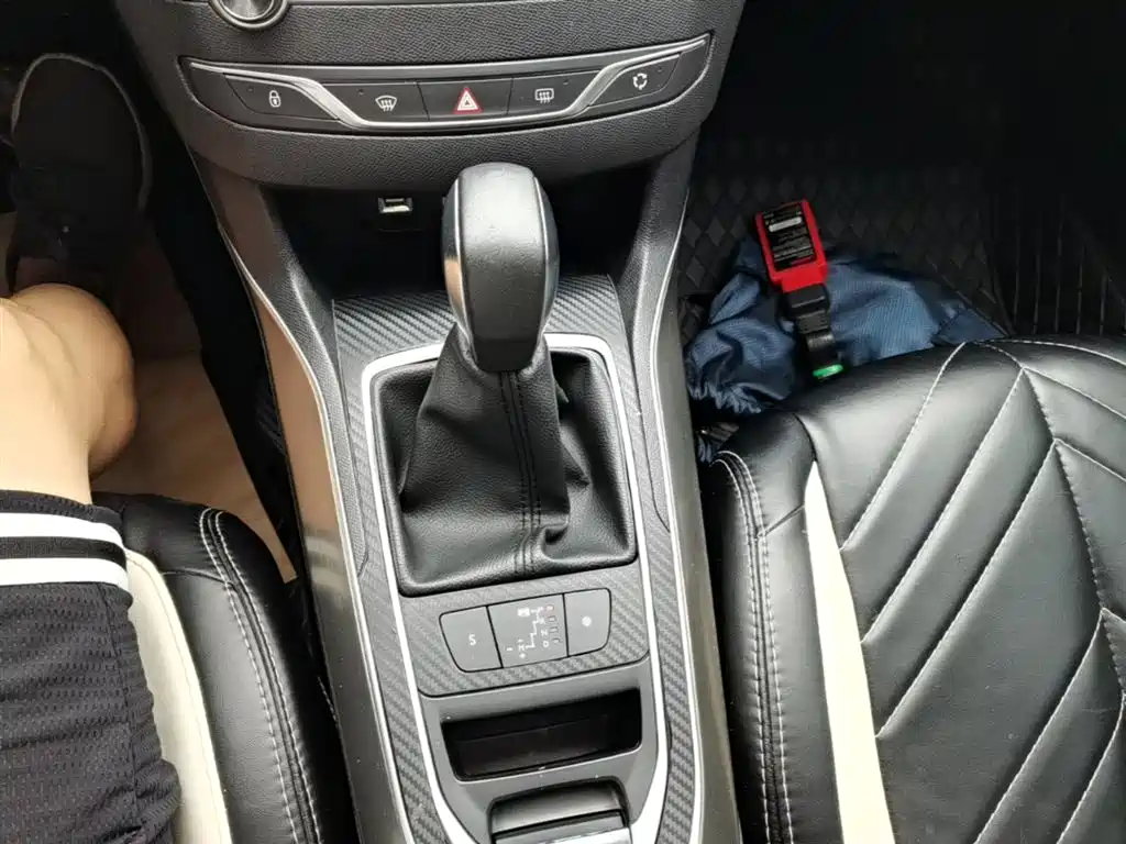 Peugeot 408 2015 Model 1.2T Automatic Luxury Edition фото 14
