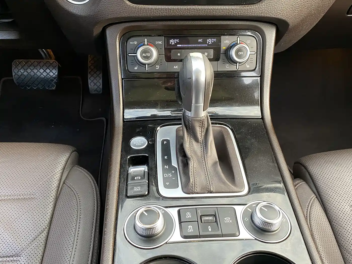 Volkswagen Touareg 2017 3.0TSI Explorer Edition фото 16