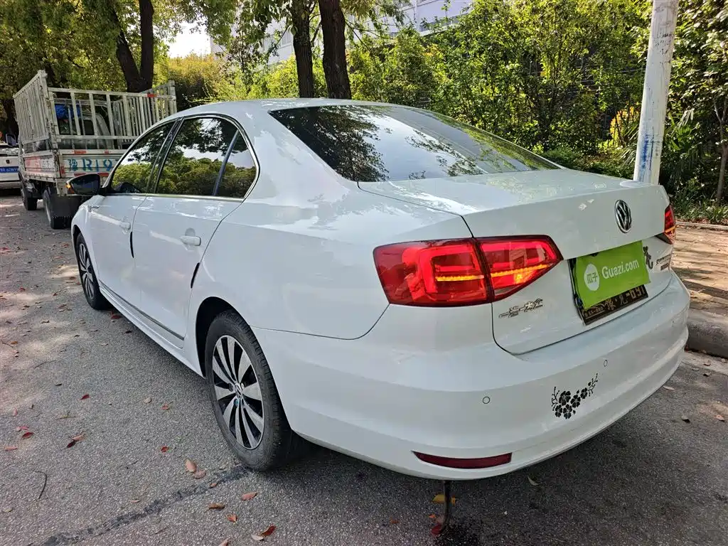 Volkswagen Sagitar 2018 1.6L Automatic Comfort фото 5